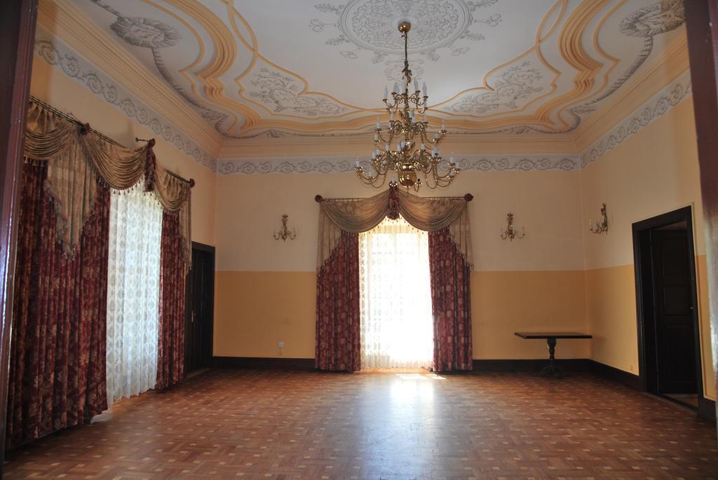 Palac W Czyzowie Szlacheckim Czyzow Szlachecki 외부 사진