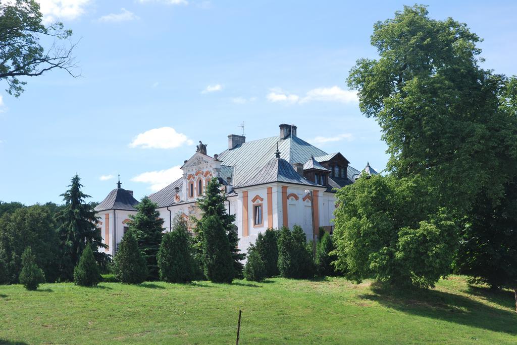 Palac W Czyzowie Szlacheckim Czyzow Szlachecki 외부 사진