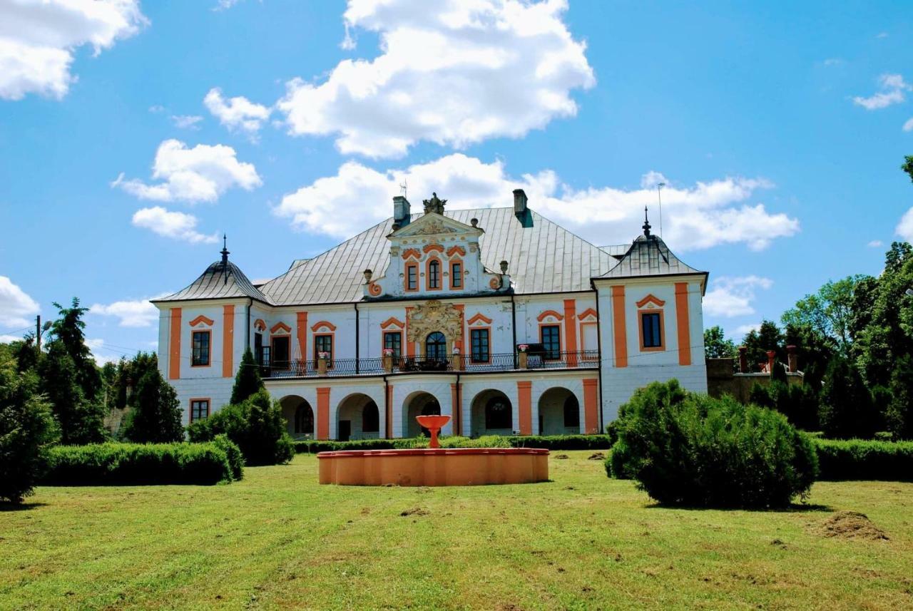 Palac W Czyzowie Szlacheckim Czyzow Szlachecki 외부 사진